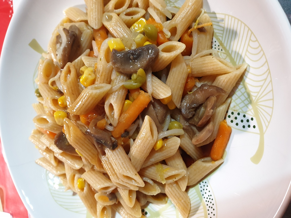 wholemeal pasta with vegetables with teriyaki sauce